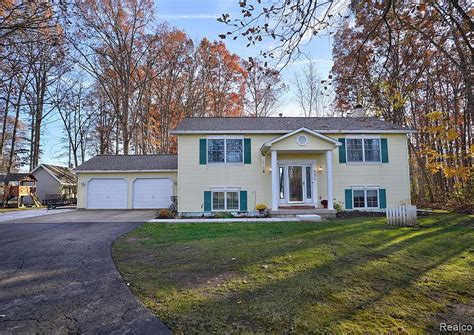 This home was built in 1968 and last sold on 2023-08-28 for 390,000. . Zillow davison mi